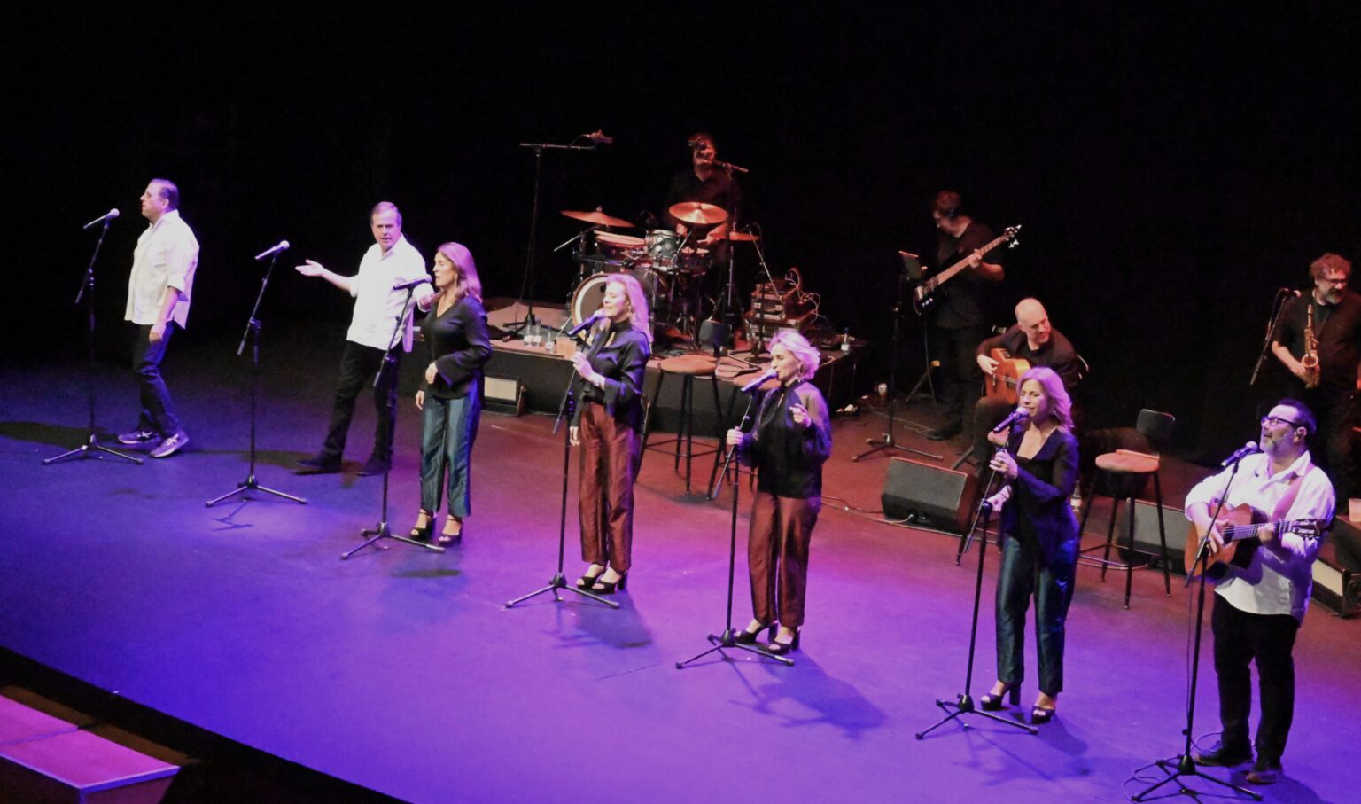 Público bailando en el concierto de Siempre Así