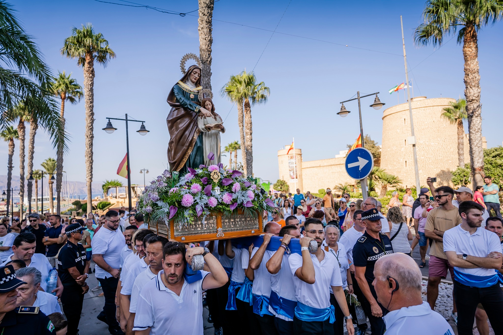 honor a la Virgen del Carmen y Santa Ana 3