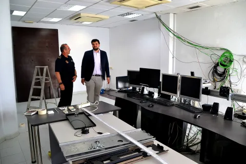 El concejal Francisco Gutierrez y el intendente jefe de la Policia visitan la sala 092